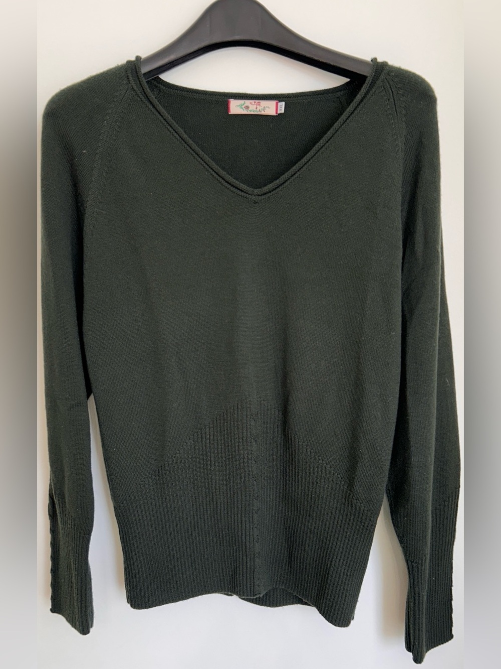 100% WOOL V NECK SWEATER DARK GREEN